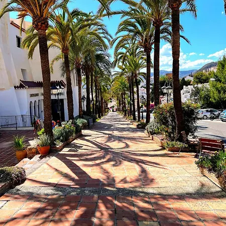 Hibiscus 69 - San Juan De Capistrano Nerja