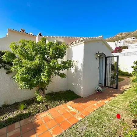 Hibiscus 69 - San Juan De Capistrano Nerja