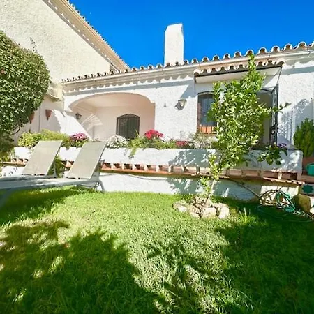 Hibiscus 69 - San Juan De Capistrano * Nerja