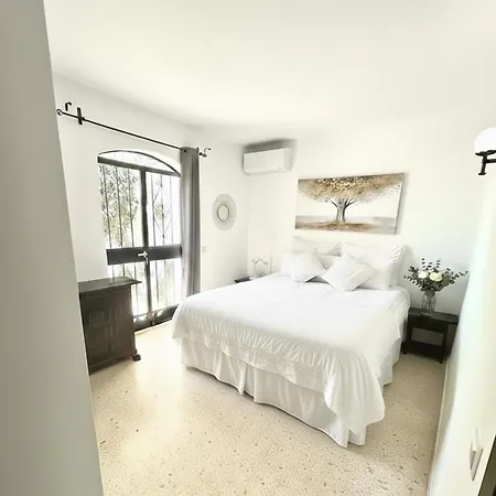 Hibiscus 69 - San Juan De Capistrano Nerja