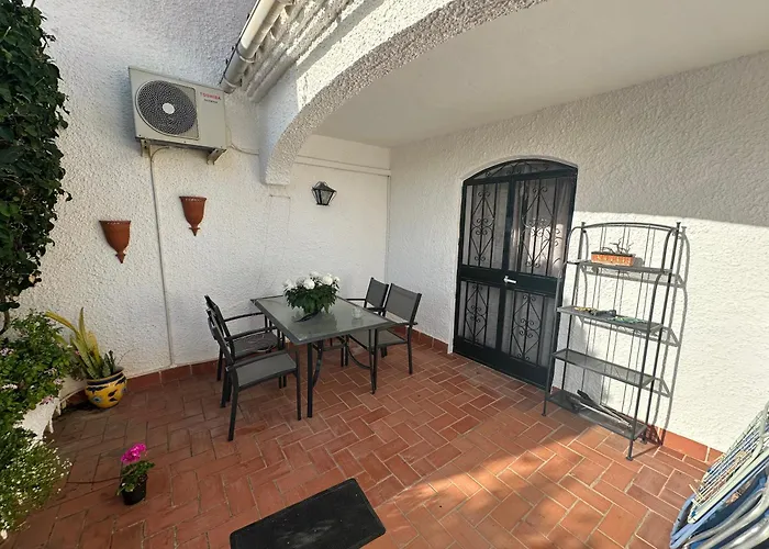 Hibiscus 69 - San Juan De Capistrano * Nerja