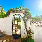 Hibiscus 69 - San Juan De Capistrano Нерха